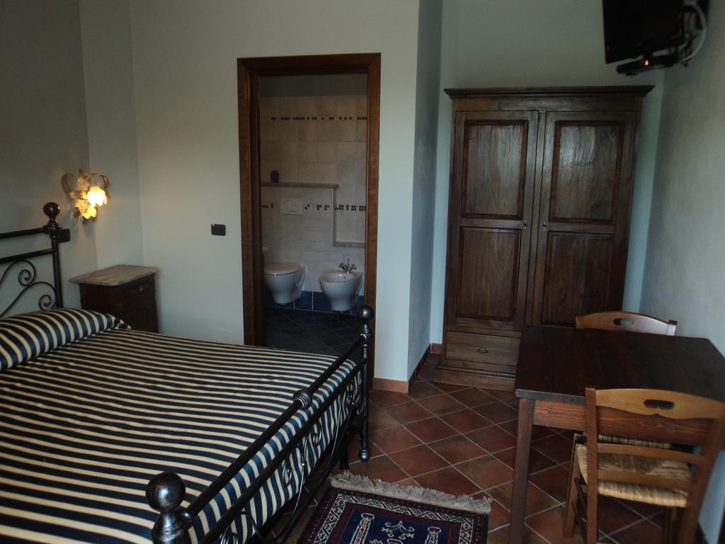 Eno-Agriturismo Cascina L'Arché Santo Stefano Belbo Habitación foto
